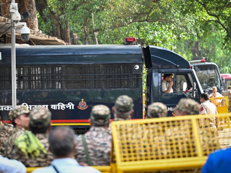 मुंबई धमकी नोएडा गिरफ्तारी