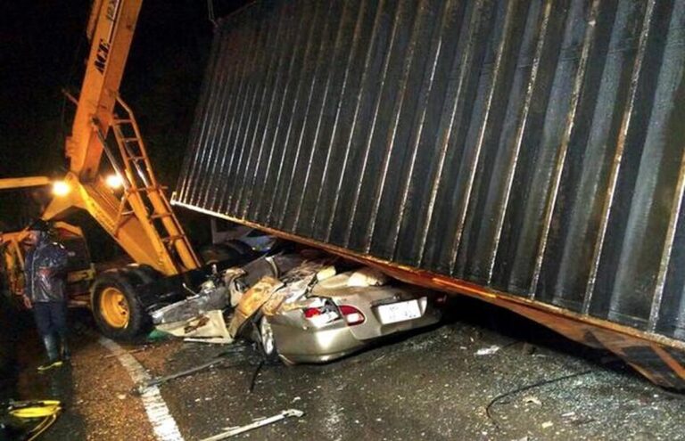 Thane Ghodbunder Road Accident